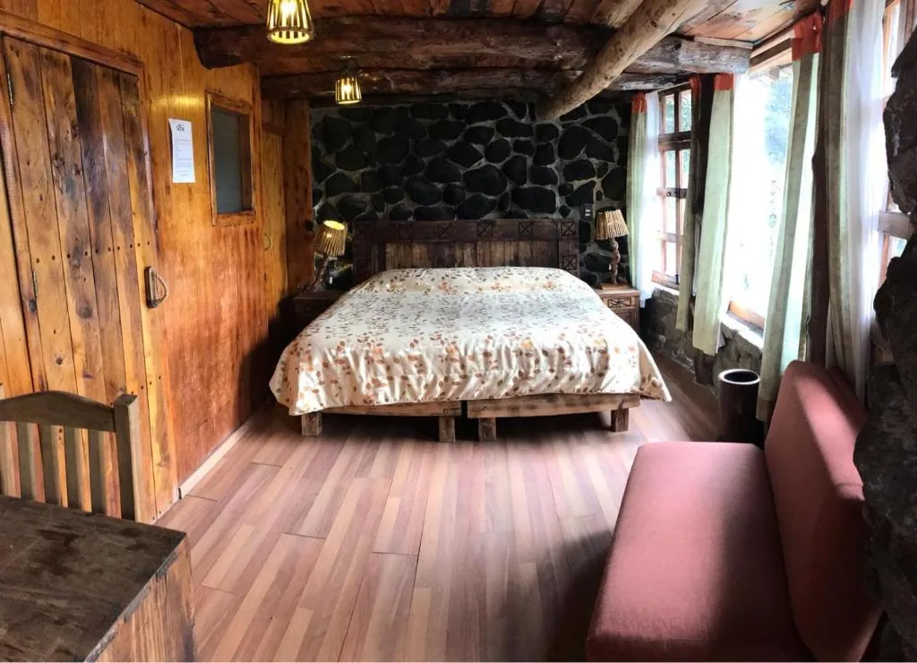 Room interior at La Cabaña Del Tata 4